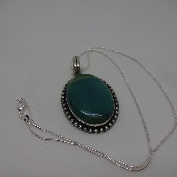 Gorgeous "GREEN BOTSWANA AGATE" Handmade Sterling Pendant on a 18" Chain 496 - Picture 2 of 3